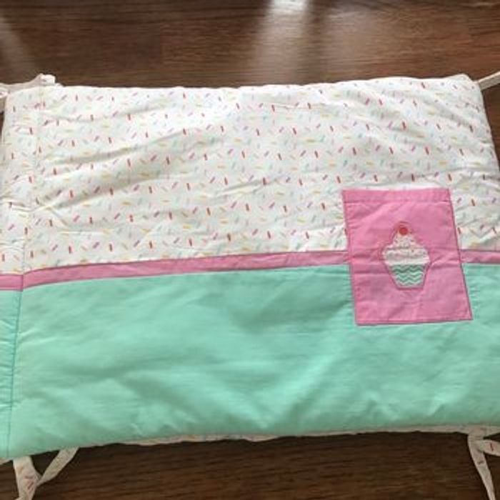 Tout de lit bébé fille premaman