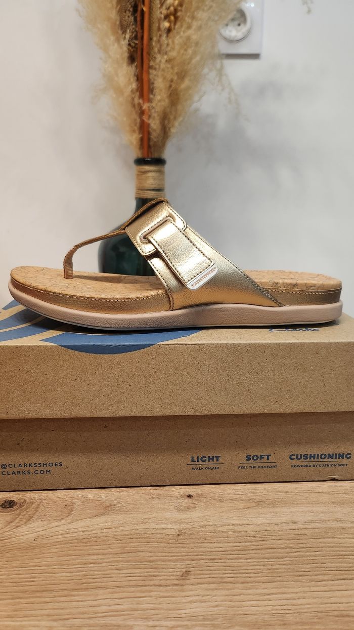 Sandales dorées –Clarks Step June Reef Gold – Taille 38
