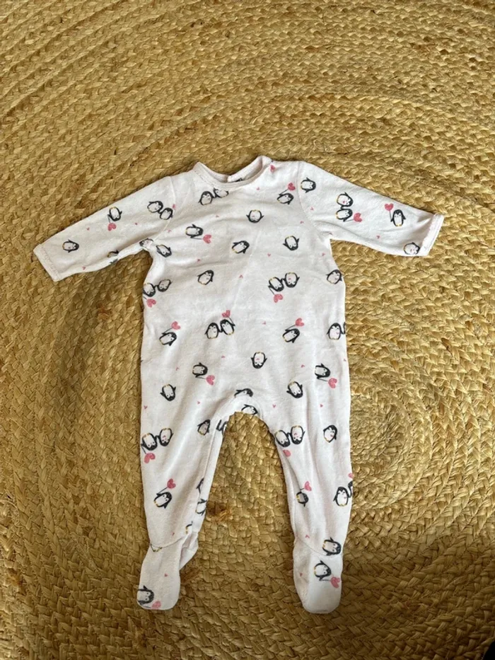 Lot de bodies et pyjamas - 6 mois - photo numéro 7