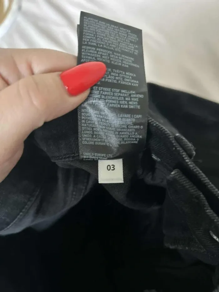 Jean noir flare taille haute Uniqlo – W24 (61 cm) taille 34 - photo numéro 5