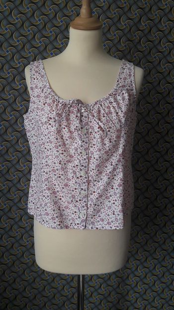 top blouse courte sans manche romantique