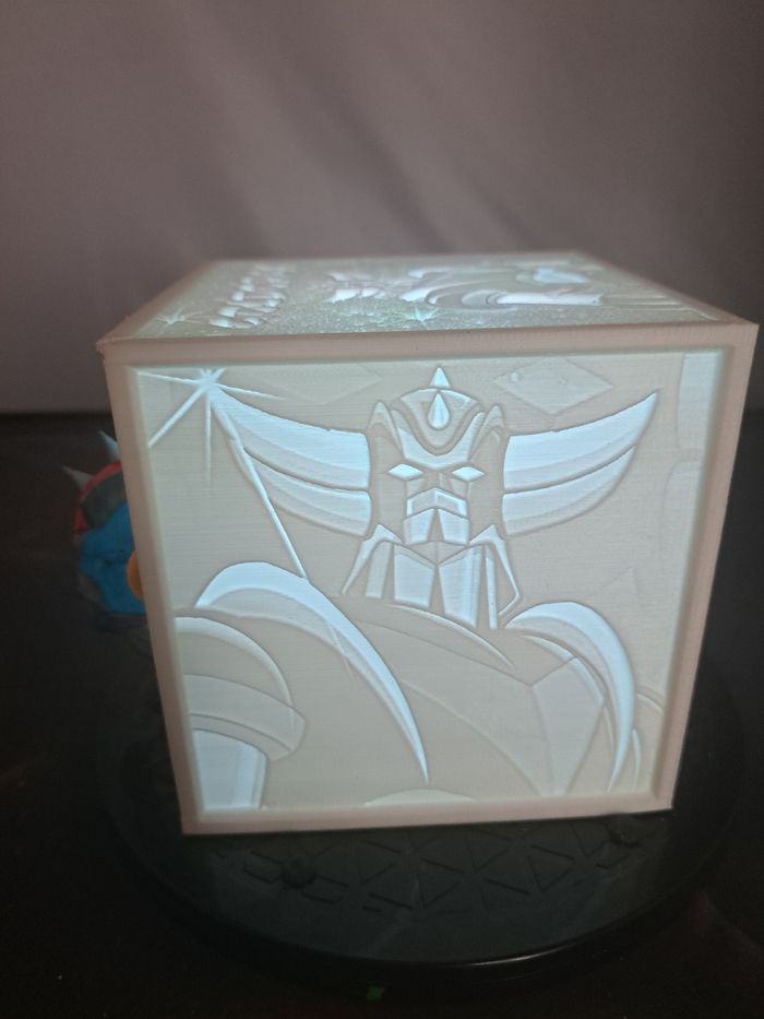 Boîte veilleuse goldorak - photo numéro 2