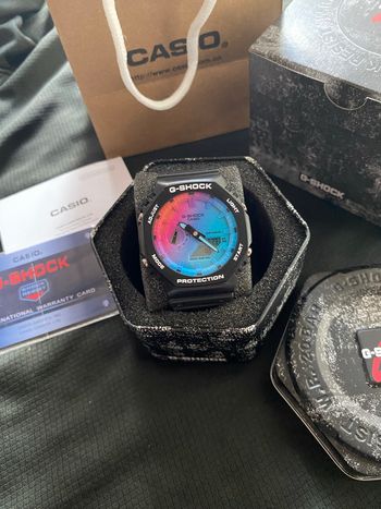 Montre G Shock noire multicolore
