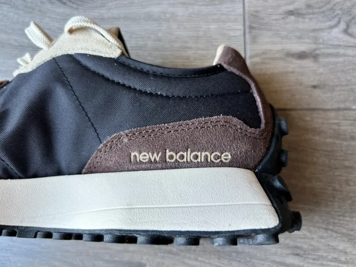 Baskets New Balance 327 Marron Taille 44 Neuves - photo numéro 8