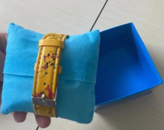 Très belle montre neuf Pokémon pikachu - photo numéro 3
