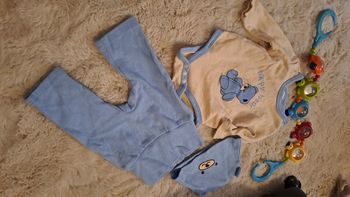 Ensemble 3 pièces boutiques et pantalon avec un bonnet