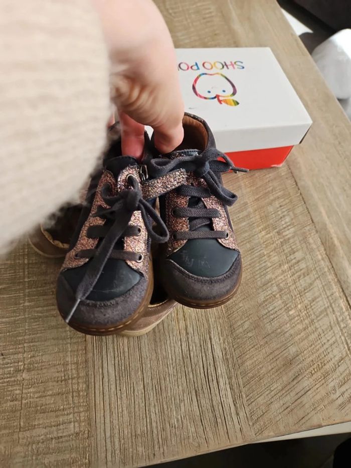 Lot 2 paires de chaussures fille 25 - photo numéro 4