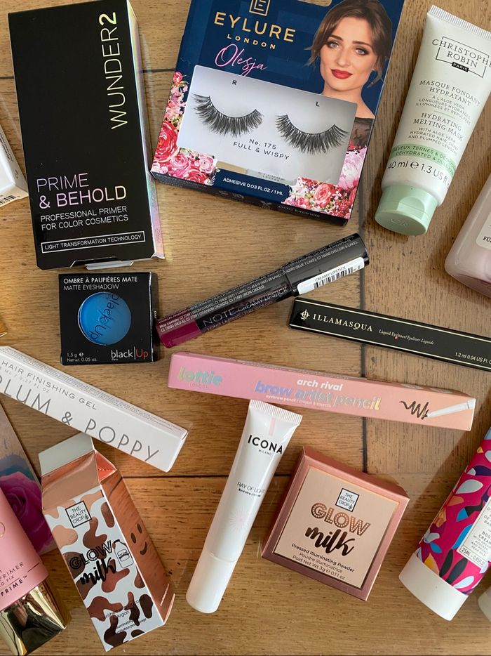 Lot produit de beauté et 2 pochettes - photo numéro 4