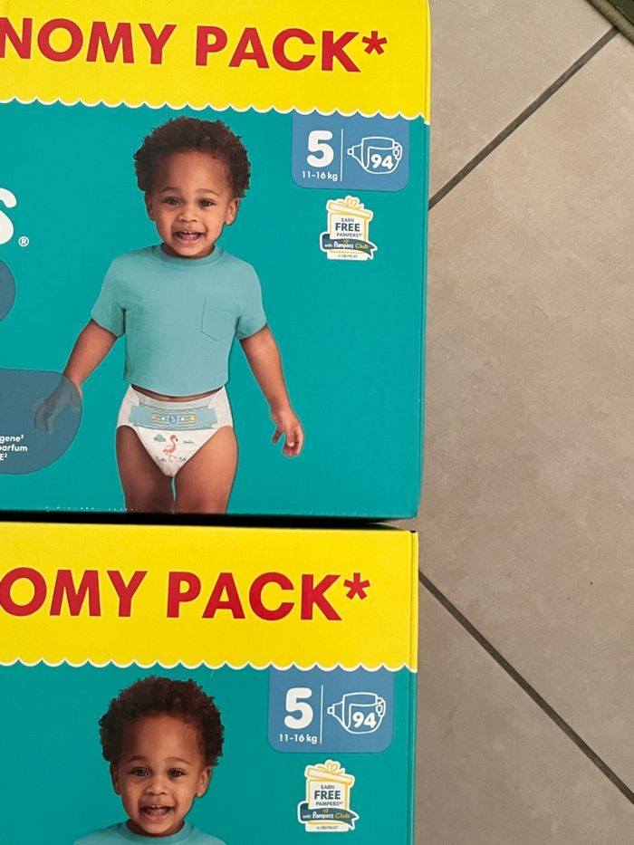 2 cartons couches t5 Pampers neuf - photo numéro 2