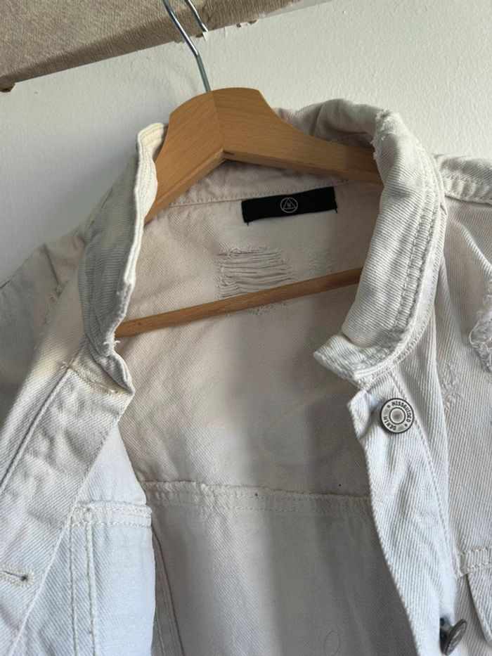 Veste en jean destroy - photo numéro 4