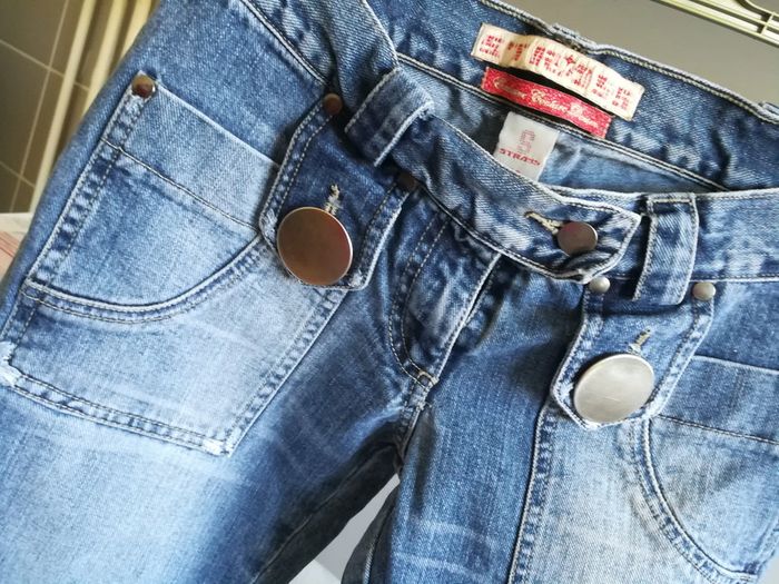 Jeans t. 36 - photo numéro 2