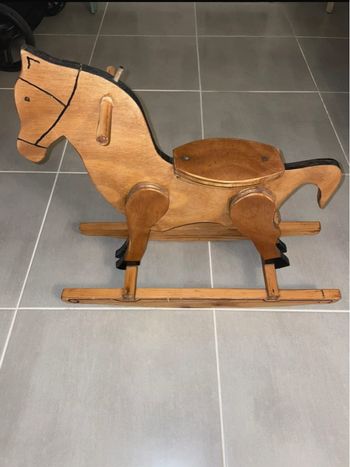 Cheval à bascule en bois 