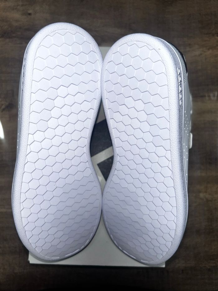 Baskets adidas neuf - photo numéro 4