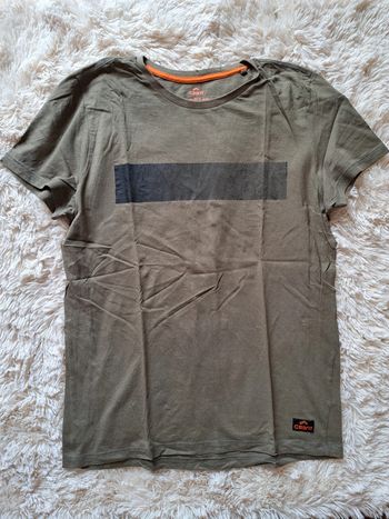 T-shirt vert kaki Crivit, idéal pour un look sobre et tendance 🌿