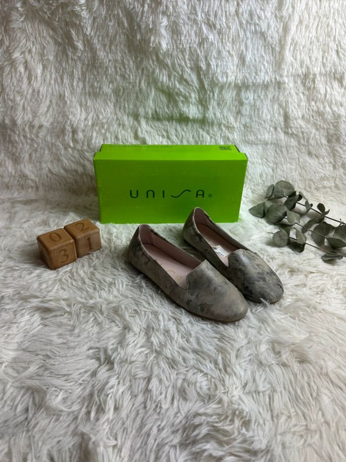 Paire de slipper Unisa taille 31