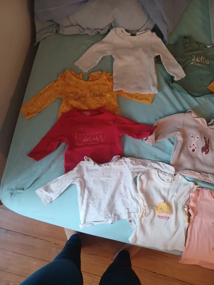 Lot pull et tee shirt - photo numéro 4