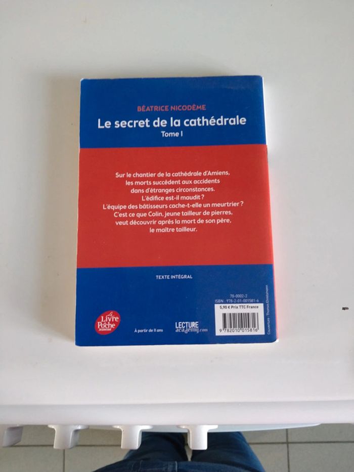 Livre le secret de la cathédrale - photo numéro 2