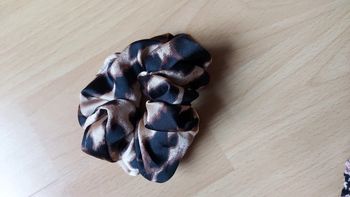 Chouchou brun et noir