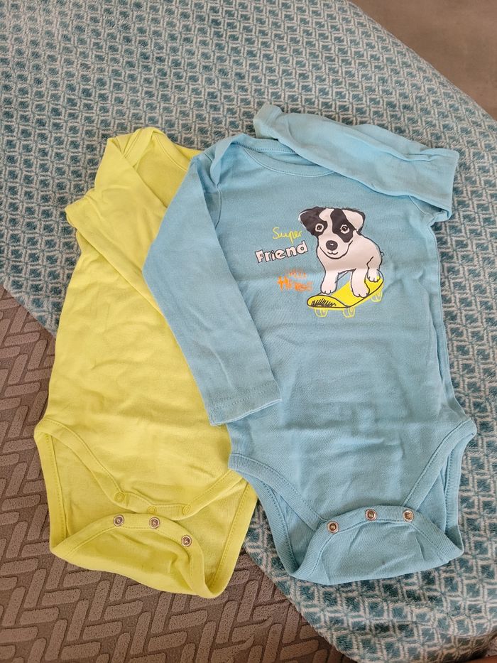 Lot 2 Bodys Gémo 18mois