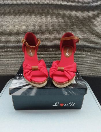 Sandale talon compensé rouge