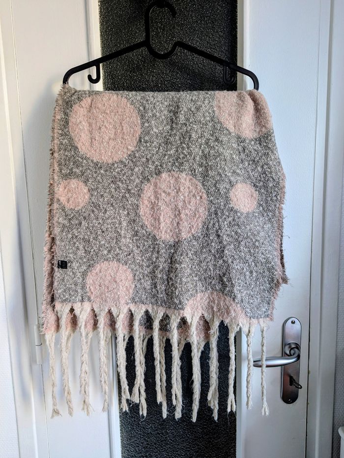 Écharpe réversible à pois gris et rose - photo numéro 2
