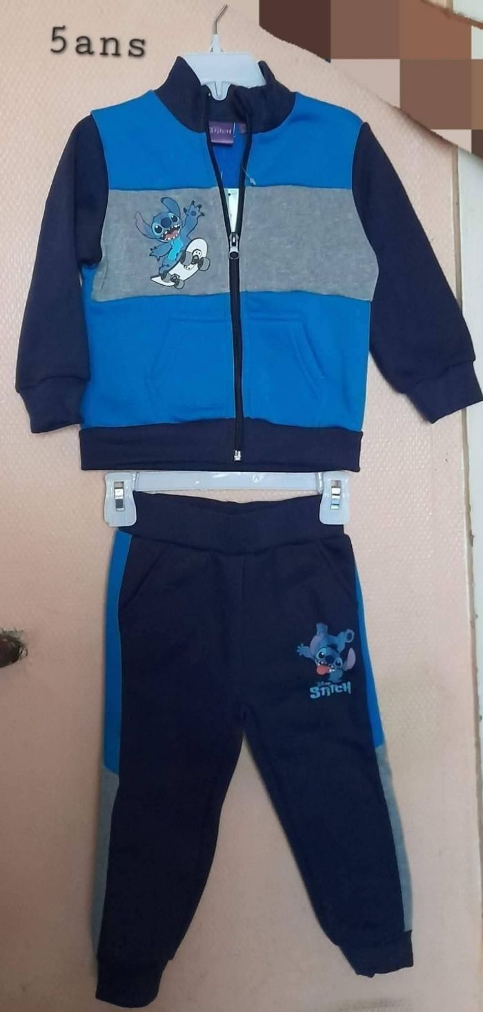 Ensembles joggings moltoner neufs