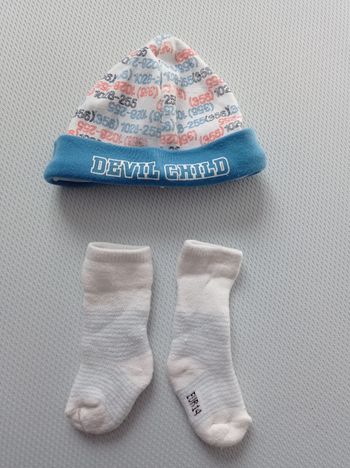 Bonnet + chaussettes 0/1 mois