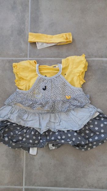 L'ensemble robe, t-shirt et bandeau 9 mois