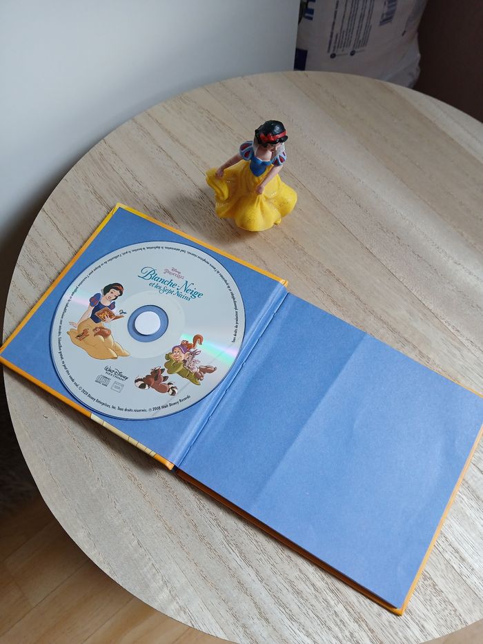 Mon histoire à écouter - Livre CD - Disney Princesses: Blanche Neige et les Sept Nains - photo numéro 2