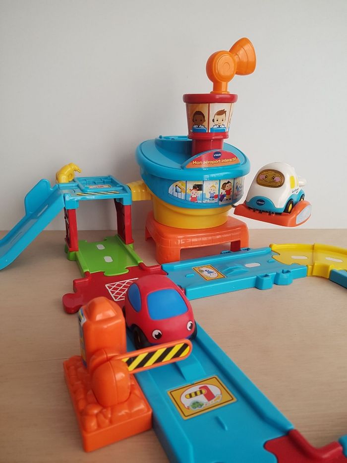 VTech Circuit interactif et avion Mon aéroport interactif Tut tut bolides - photo numéro 4