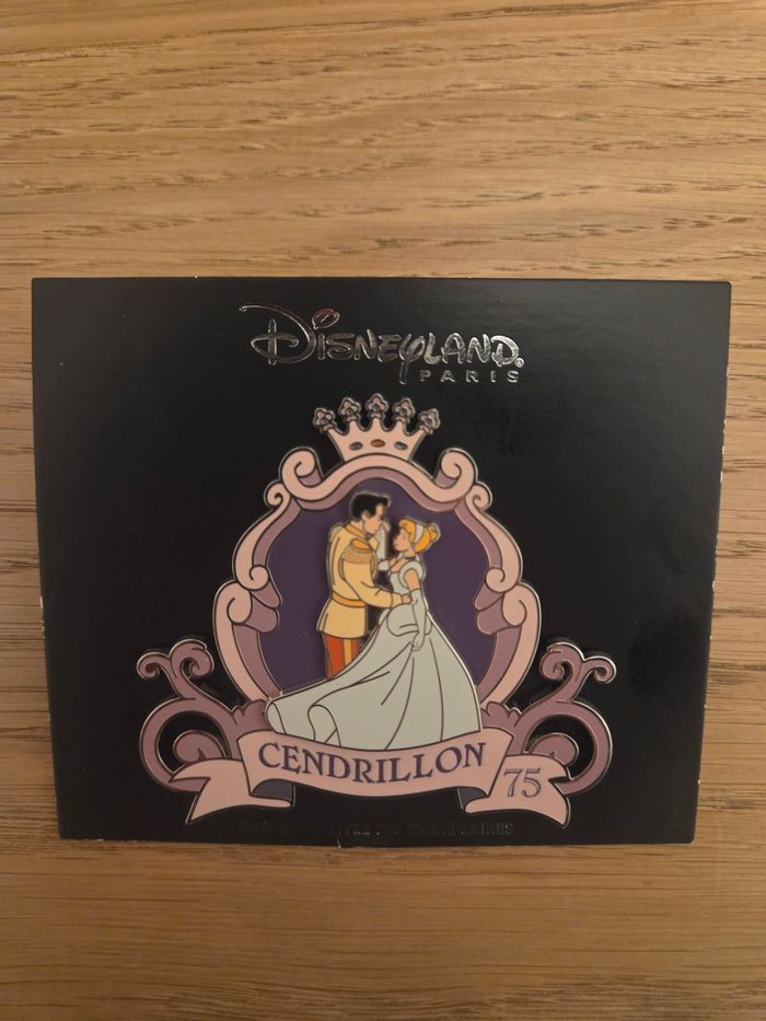 Pin Disney Cendrillon 75 ans - photo numéro 1