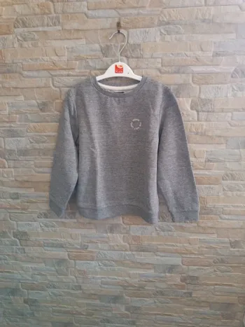 Sweat gris Kiabi 5A.