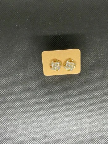 Boucle d’oreille clou neuve