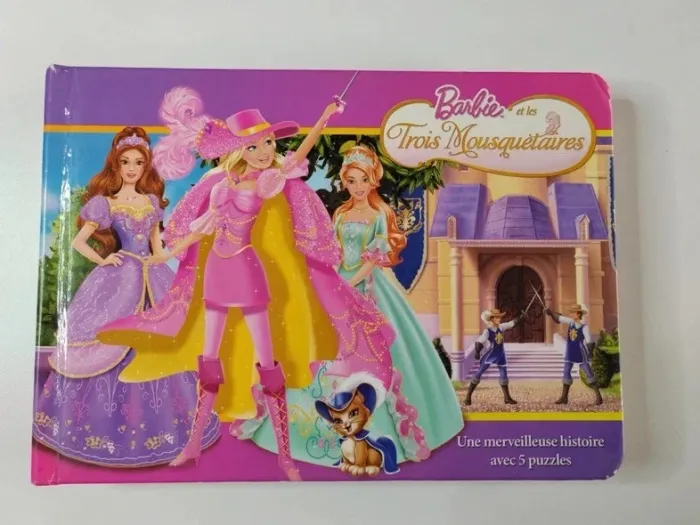 Livre composé de 5 puzzles Barbie