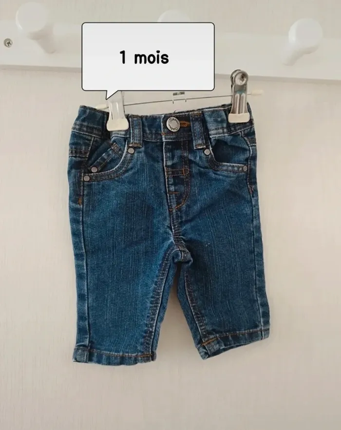 Joli petit Jean bébé garçon 1 mois