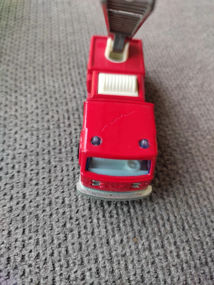 Véhicule de pompiers miniature - photo numéro 2
