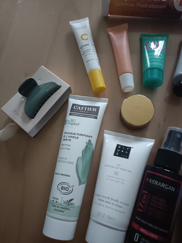 LOT DE 13 PRODUITS COSMETIQUES NEUFS - photo numéro 3