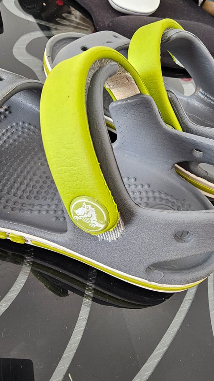 Crocs de piscine sandales garçon Taille 6 - photo numéro 4