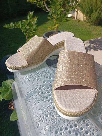 Sandales dorées pailletées, taille 43