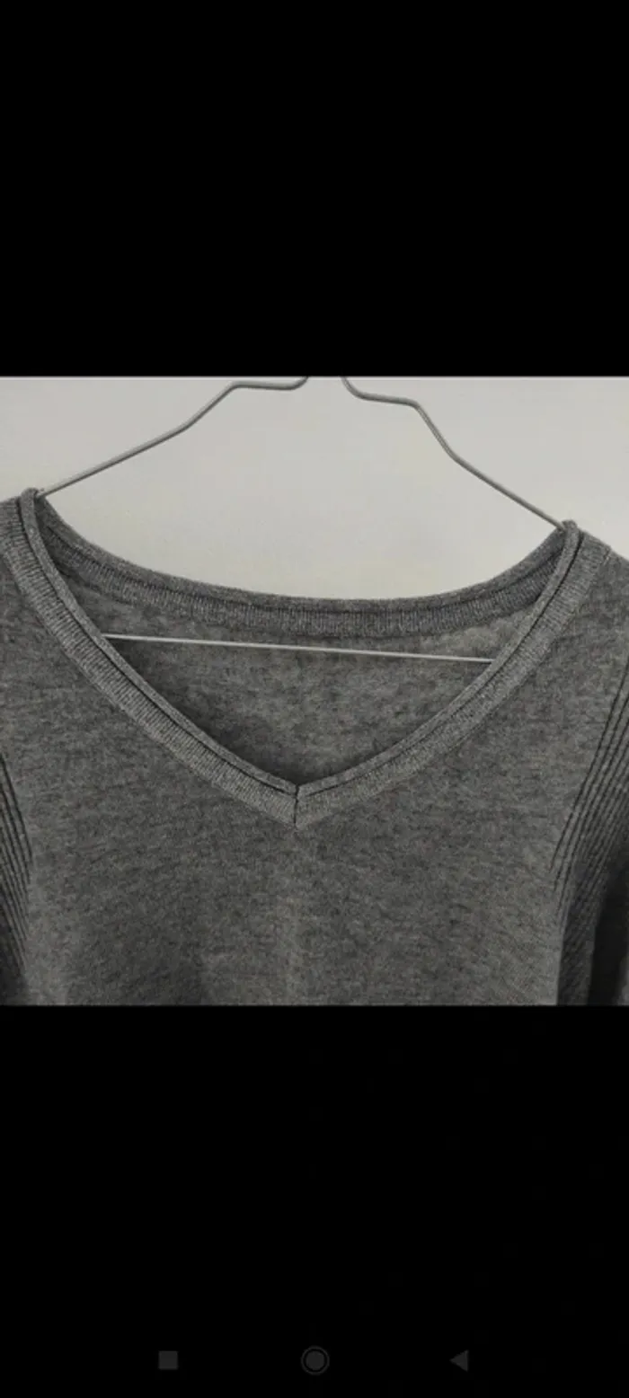 Pull femme col en V taille unique très bon état - photo numéro 5