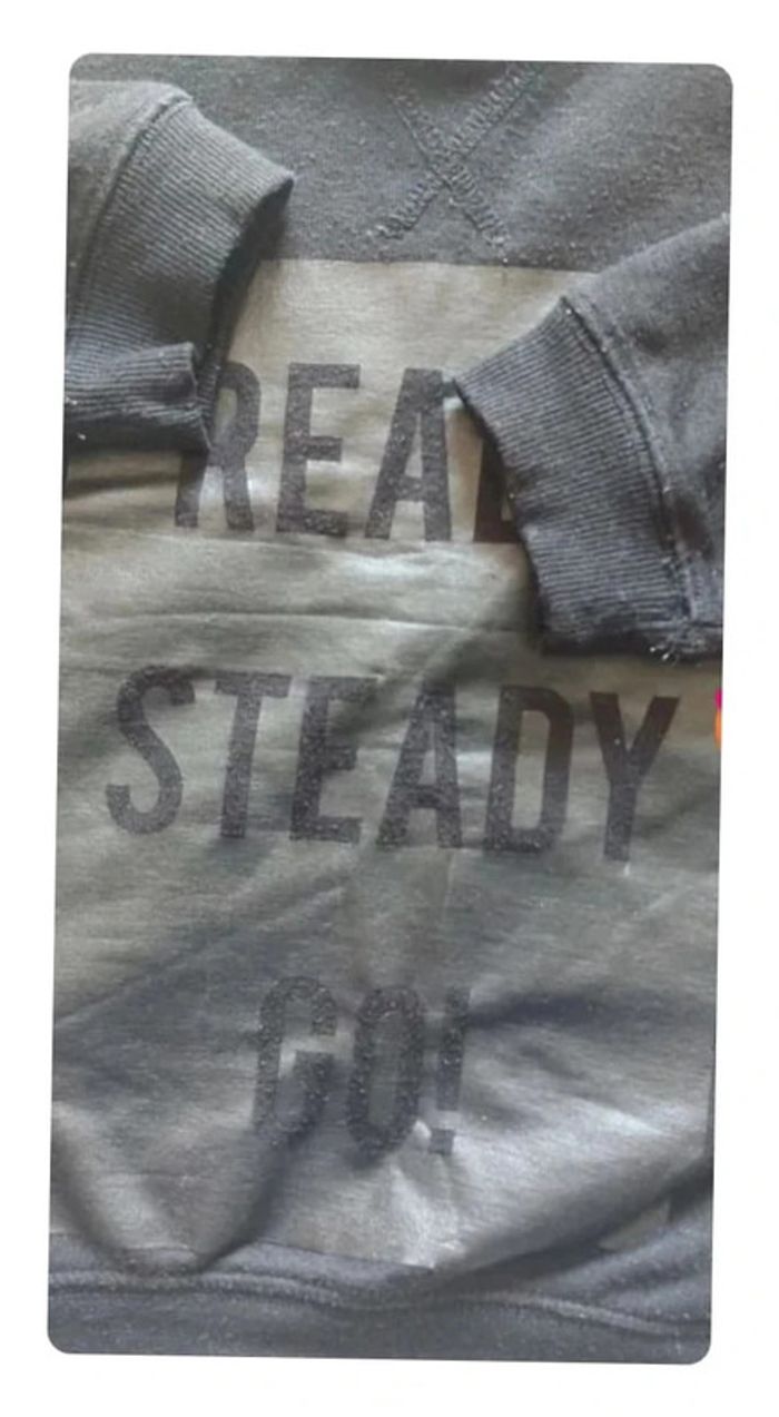 Lot de 2 sweats noir et rouge,  Primark,  en très bon état, taille 5/6 ans - photo numéro 3