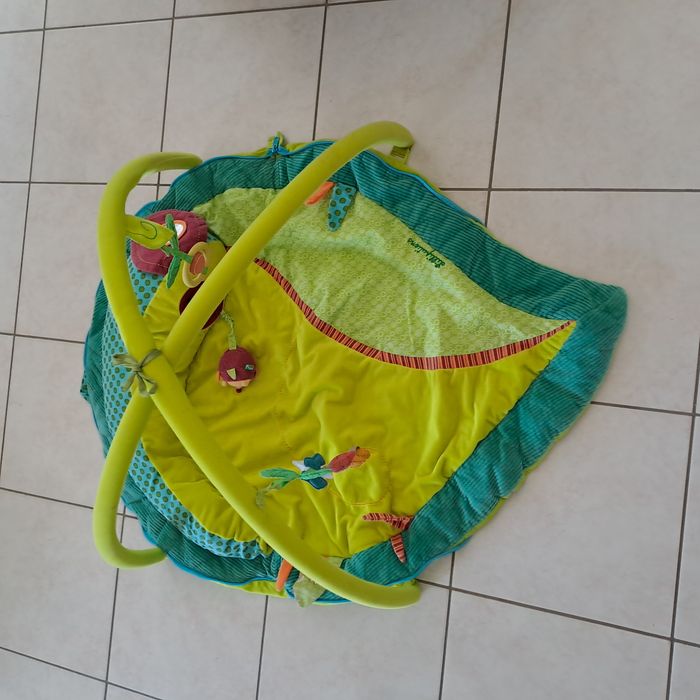 tapis eveil forme feuille