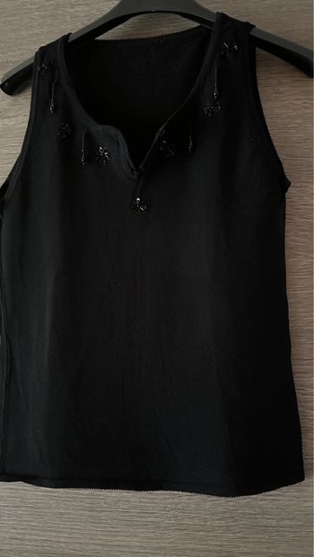 Joli haut avec breloques
