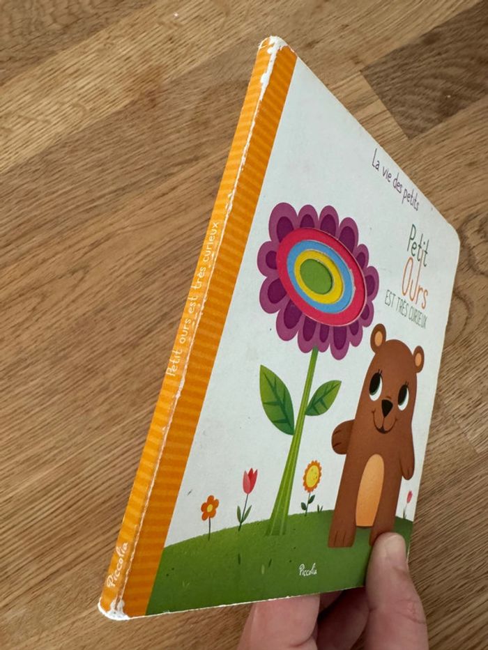 Livre Petit ours est très curieux - photo numéro 2