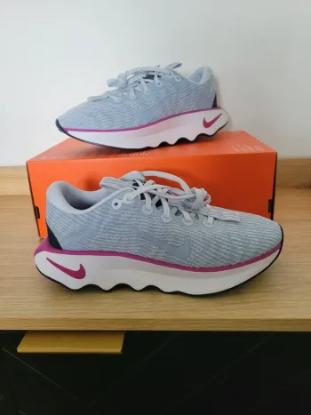 Nike Motive T40 100% Authentique