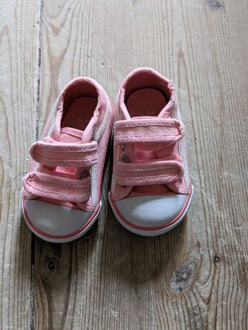 Chaussure toile  fille 19