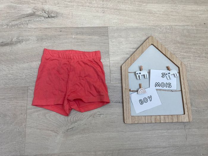 Short rouge