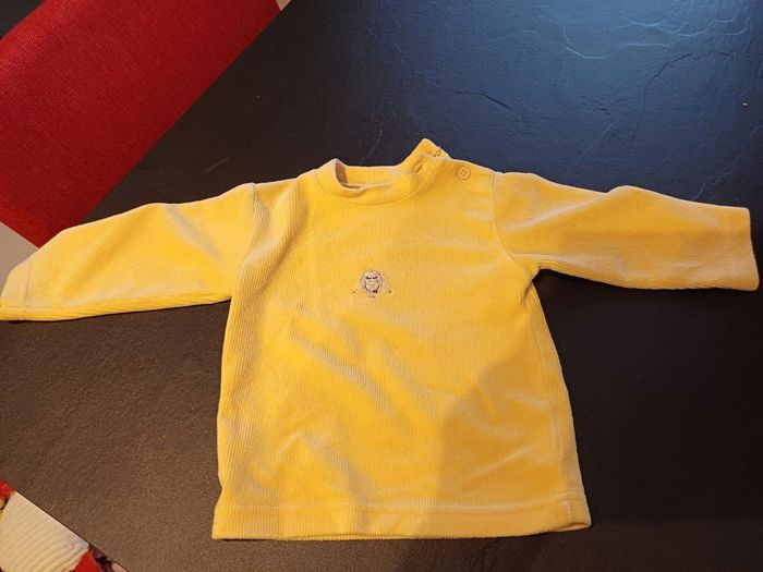 Haut  jaune style velours  6 mois