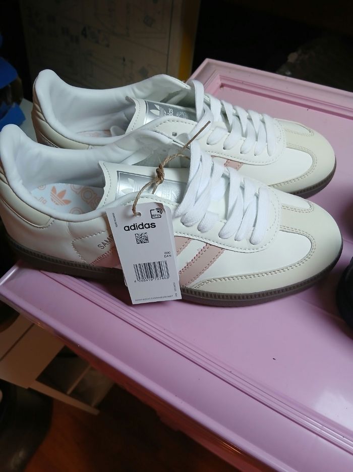 Paire de baskets Adidas T40 samba neuves Blanches/rose