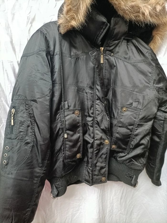 Blouson avec capuche moumoute taille 38 en très bon état "shamier" - photo numéro 3
